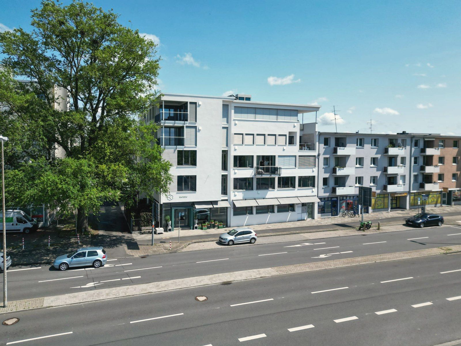 Das Bürogebäude in der Lessingstraße 70 in Wolfsburg von der Straße aus